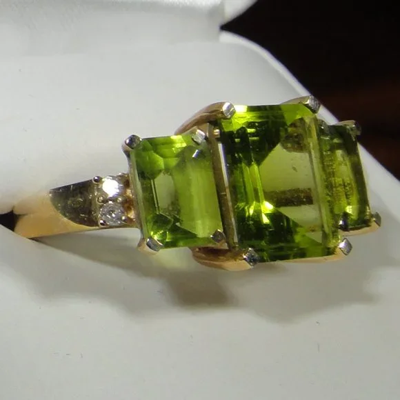 Peridot Ring - Picture 4 of 10